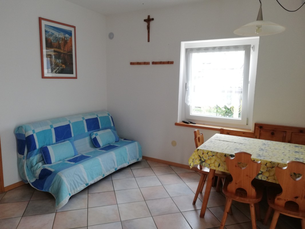 Appartamento Vacanze / Flat / Wohnung zu vermieten a Varena - Signora Luisa - Via Mercato 51 - Tel: 3485900835