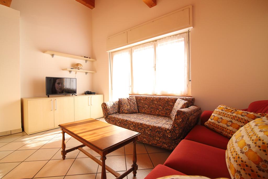 Appartamento Vacanze / Flat / Wohnung zu vermieten a Castello Molina di Fiemme - Villa Panorama - Via Roma 41 - Tel: 0462235507