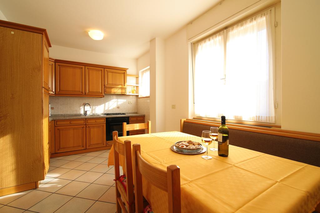 Appartamento Vacanze / Flat / Wohnung zu vermieten a Castello Molina di Fiemme - Villa Panorama - Via Roma 41 - Tel: 0462235507