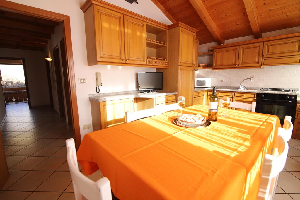 Appartamento Vacanze / Flat / Wohnung zu vermieten a Castello Molina di Fiemme - Villa Panorama - Via Roma 41 - Tel: 0462235507