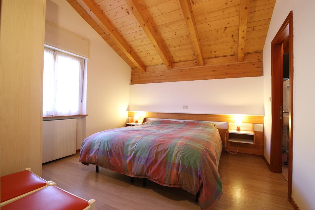 Appartamento Vacanze / Flat / Wohnung zu vermieten a Castello Molina di Fiemme - Villa Panorama - Via Roma 41 - Tel: 0462235507