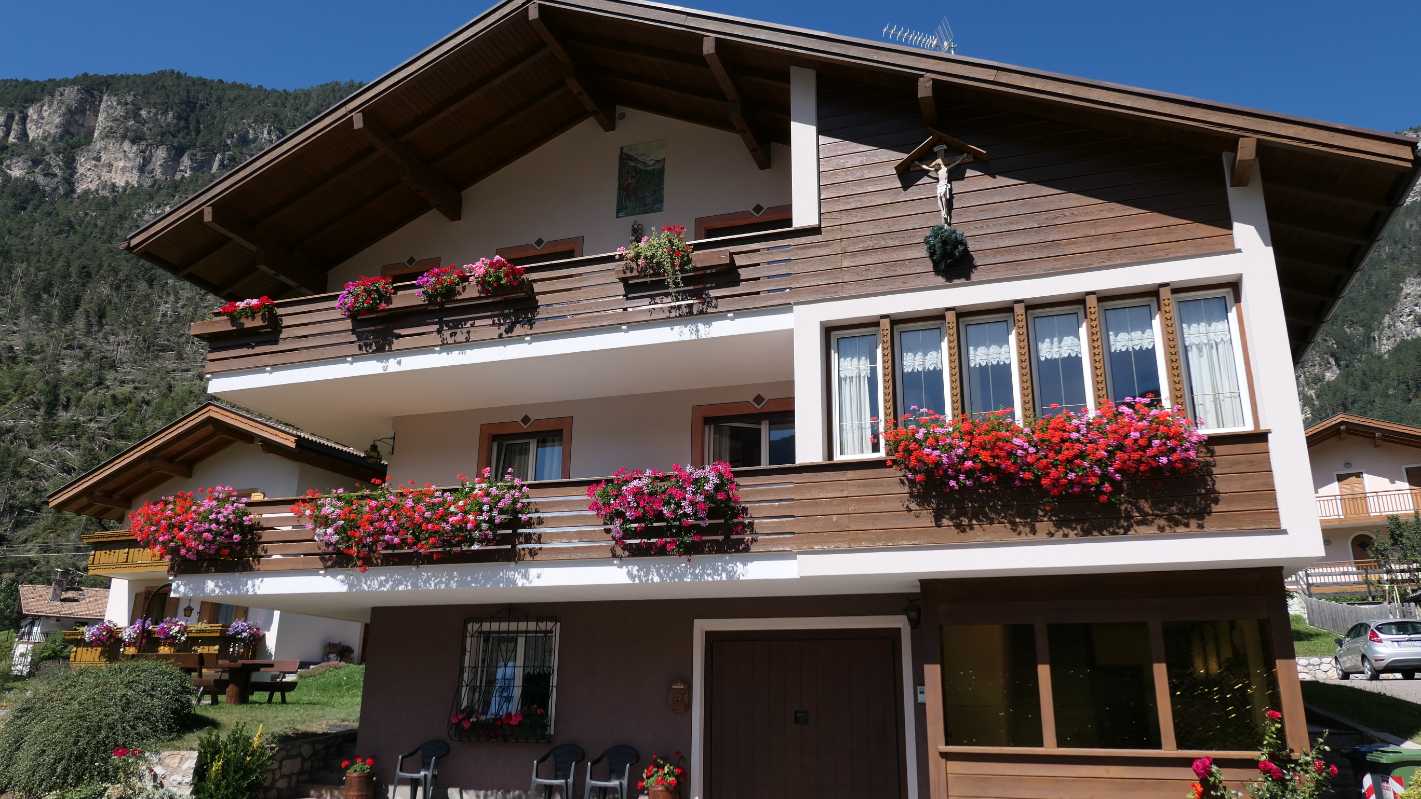 Appartamento Vacanze / Flat / Wohnung zu vermieten a Ziano di Fiemme - Vanzetta Giusy - Via Prenner 1 - Tel: 0462571316