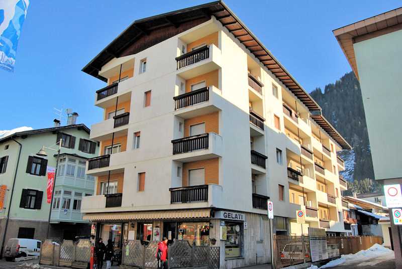 Appartamento Vacanze / Flat / Wohnung zu vermieten a Predazzo - Sergio e Edith - Via Cesare Battisti 6 - Tel: 3931123171
